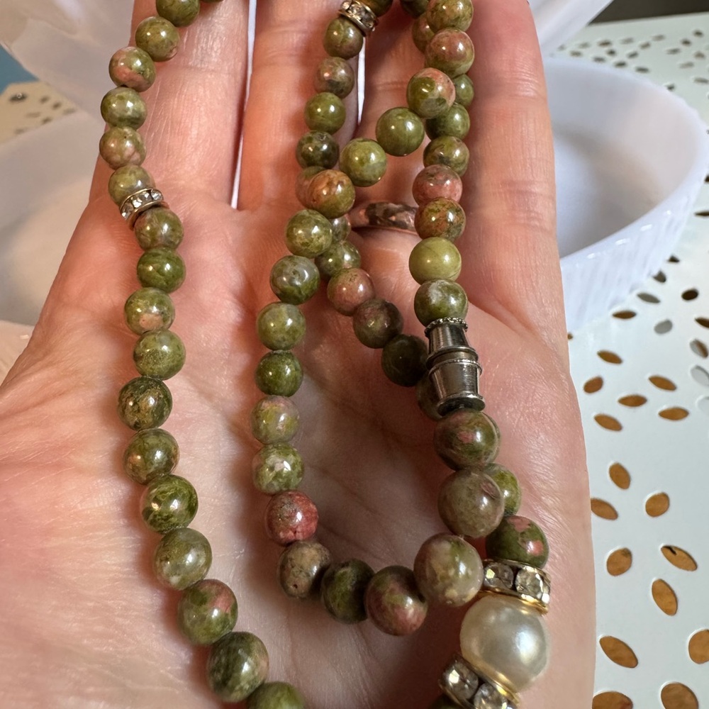 Vintage Unakile Jasper and Faux Pearl necklace